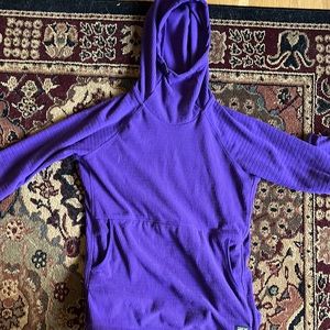 Mountain hardware women’s fleece hoodie. Hardly worn